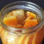 Poner sal y pieles de naranja en un tarro: el resultado es increíble