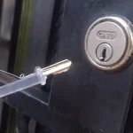 Llave rota atascada en la cerradura: este movimiento es suficiente para resolver