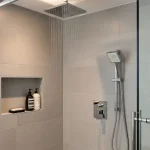 Moldy shower tray, how to fix it: just pour this