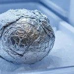Tin foil in the freezer, why you should do it: it saves you money